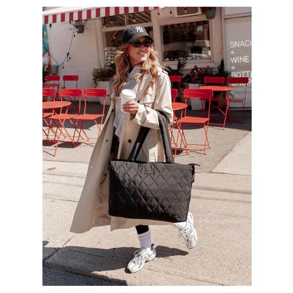 NWT Poppy & Peonies Quilted Tote It in Black pink interior holds laptop GIFT! - Picture 5 of 7